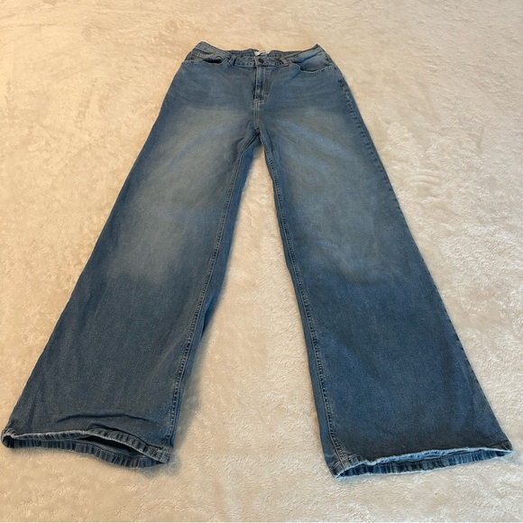 Forever 21 Wide Leg Medium Wash Jeans size 30/10 31” inseam - Picture 1 of 6